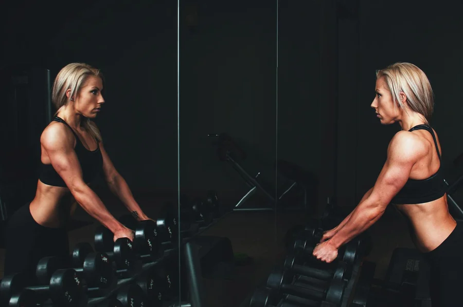 Foto fitness gerada por IA - exemplo de resultado FotoIA